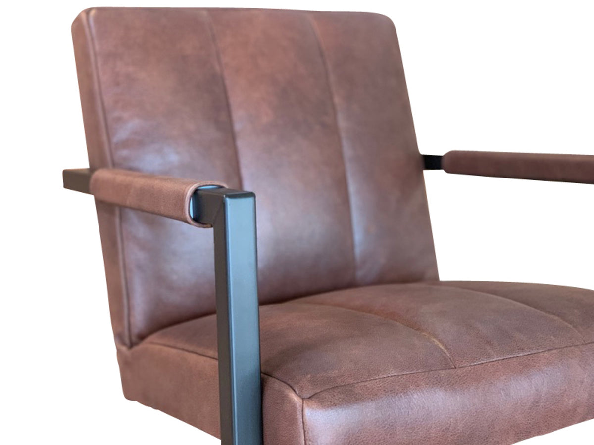 Büffelleder Freischwinger Stuhl Detail Sitzpolster Steppung Lederfarbe Braun