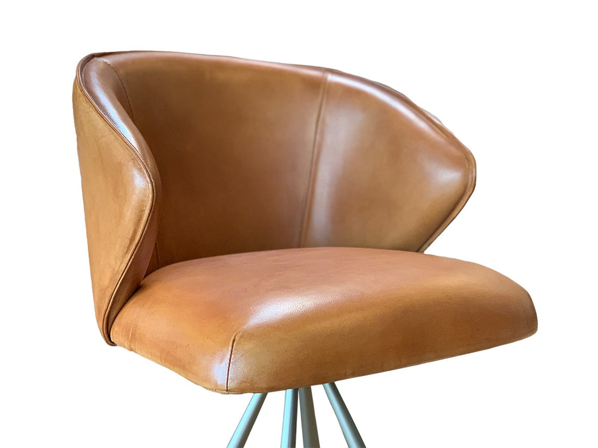 Ansicht Sitzschale Design Barhocker Leder in der Lederfarbe Cognac
