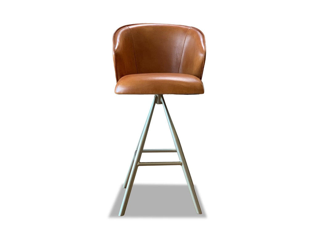 Vorderansicht Design Barhocker Leder in der Lederfarbe Cognac 
