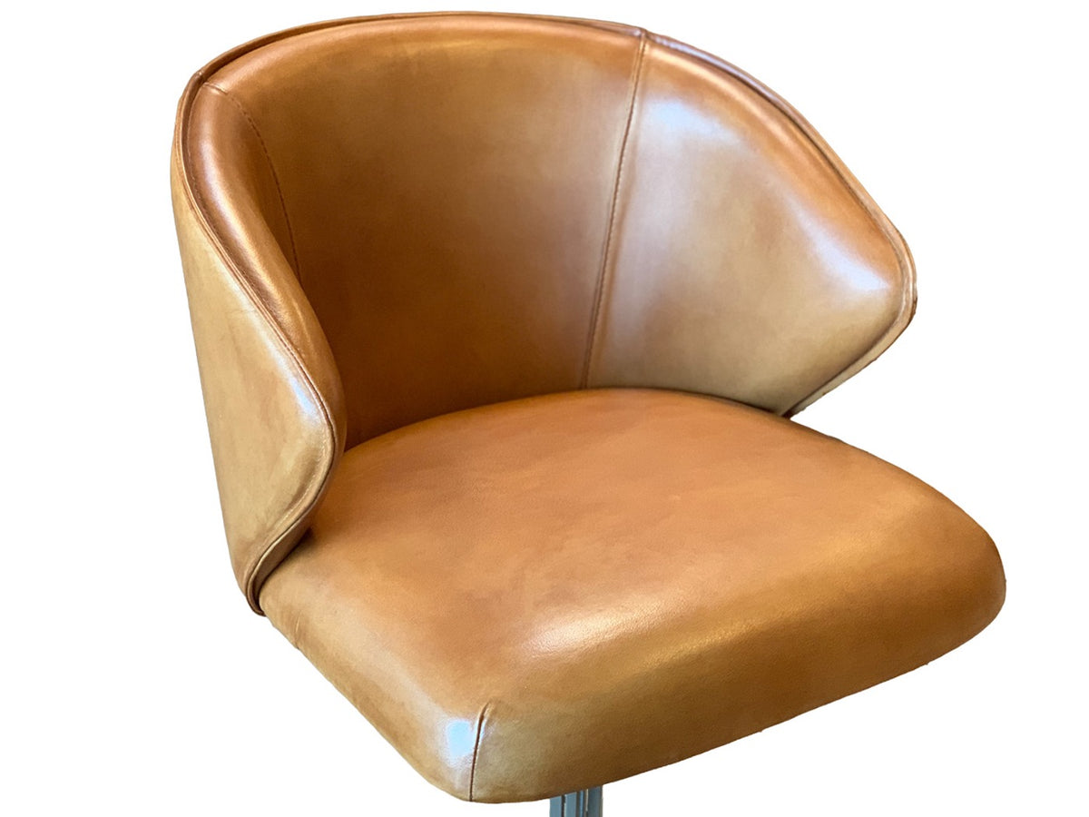 Ansicht Sitzpolster Design Esszimmerstuhl Leder Drehfunktion in der Lederfarbe Büffelleder Cognac 