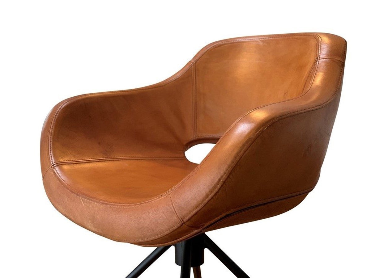 Detailansicht Sitzschale Drehbarer Lederstuhl Cognac