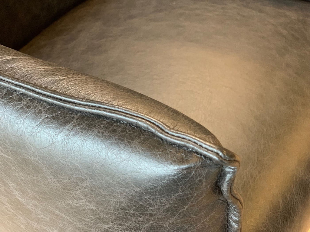 Detailansicht Naht Armlehne Drehstuhl Leder hohe Lehne  