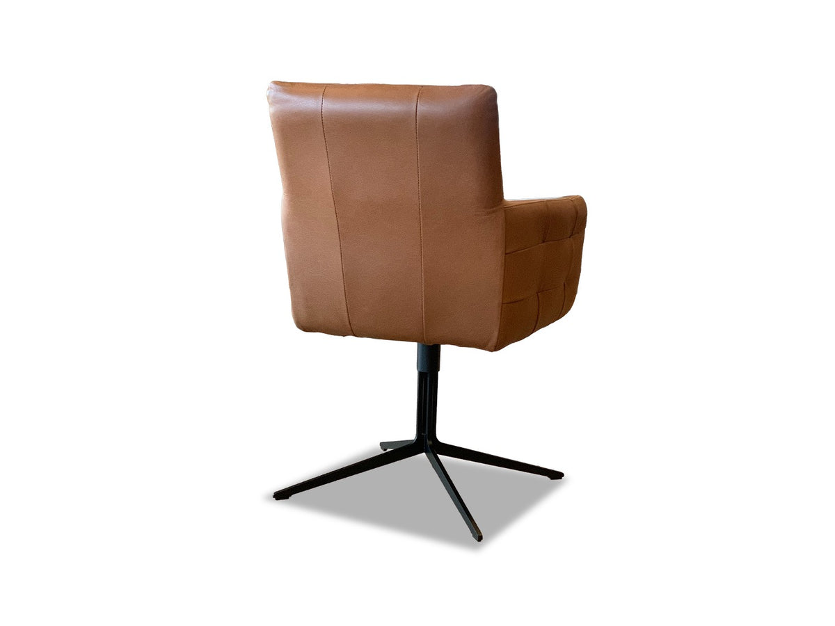 Ansicht Stuhlrücken Esszimmer Lederstuhl drehbar Cognac
