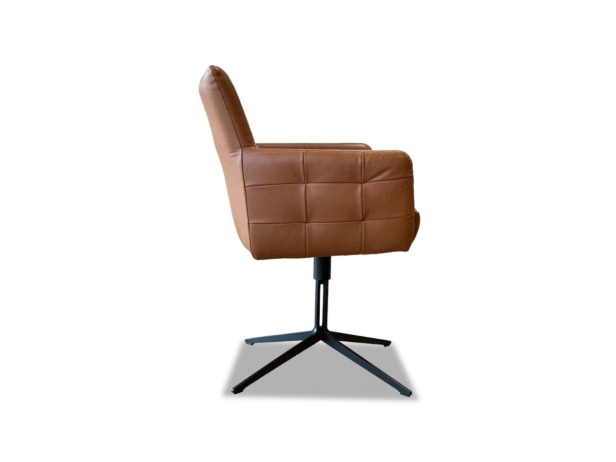 Seitenansicht Esszimmer Lederstuhl drehbar 