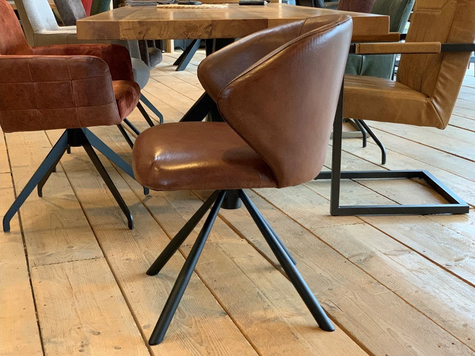 Seitenansicht Schalenstuhl drehbar Lederfarbe Büffelleder Braun
