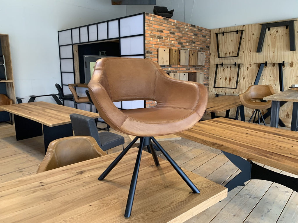 Schalenstuhl Leder drehbar Lederfarbe Cognac