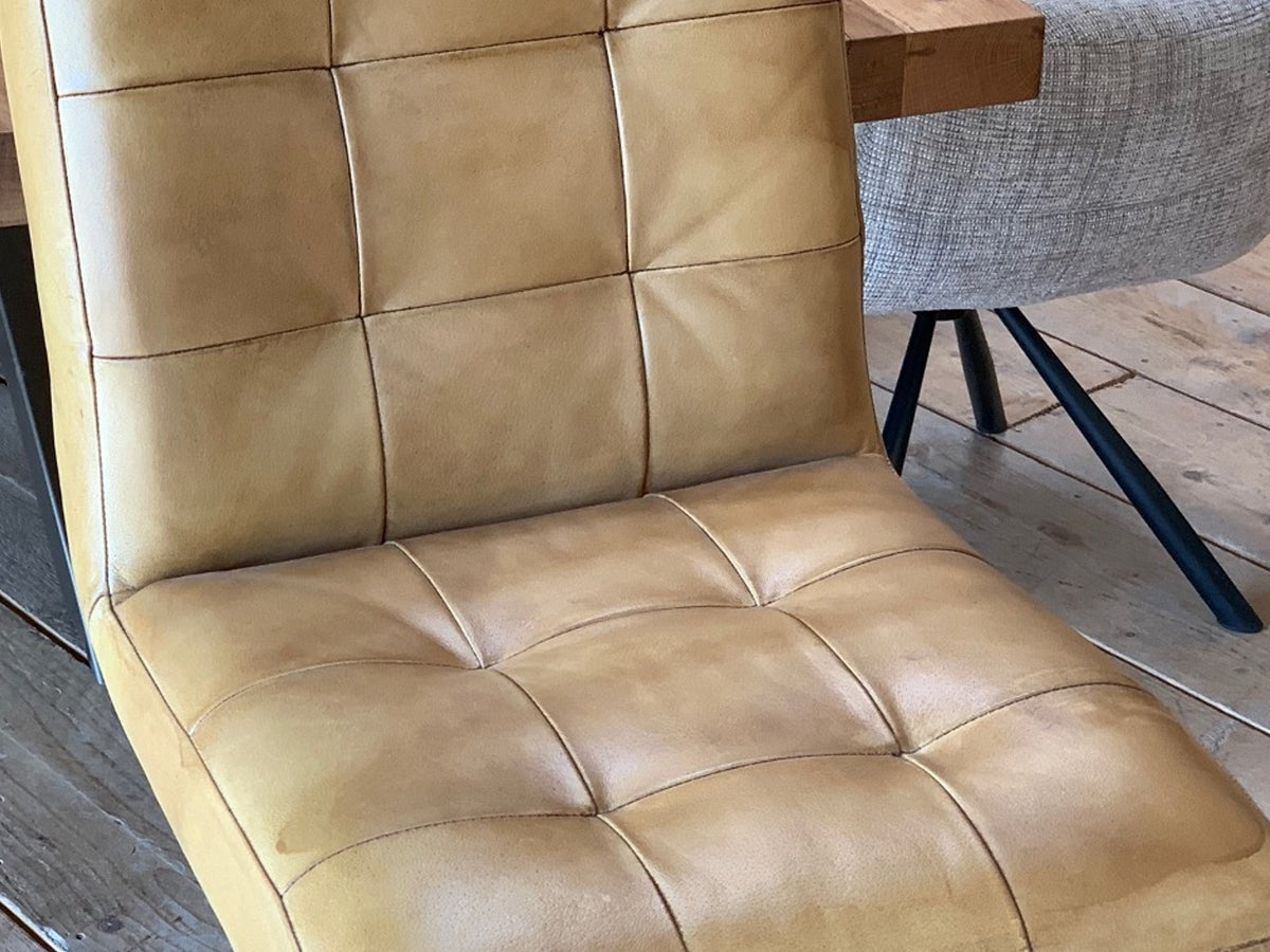 Detail Rautensteppung Barhocker Leder